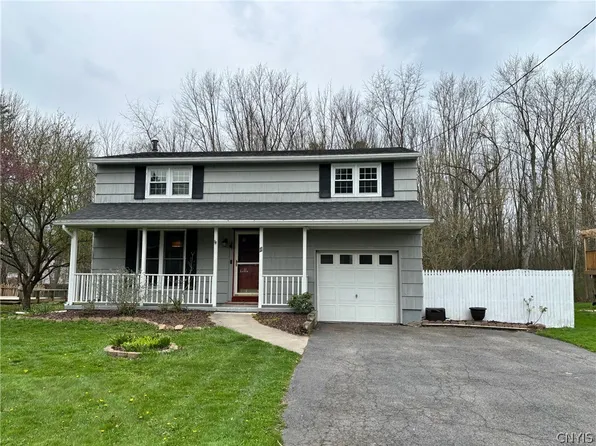 11 Gettman Dr, Baldwinsville, NY 13027