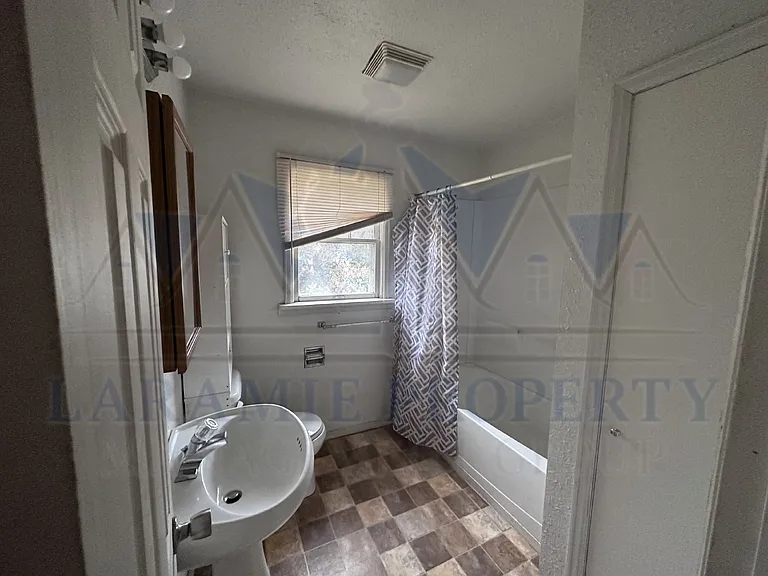 918 E Gibbon St — Photo 10