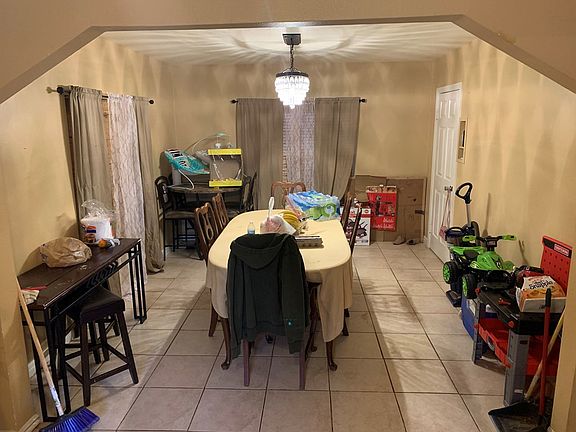 2nd image of 3004 N Pecan St