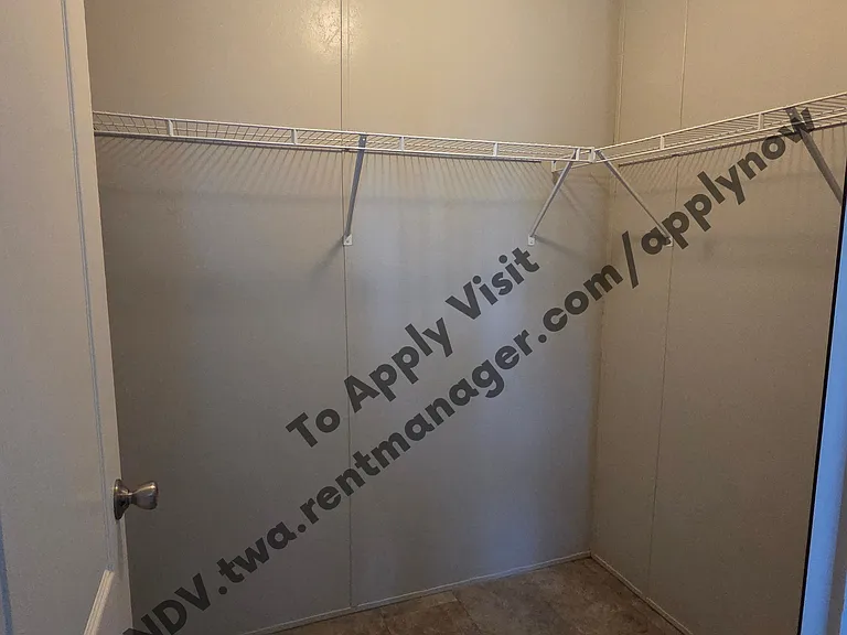 941 Lindsey St — Photo 3