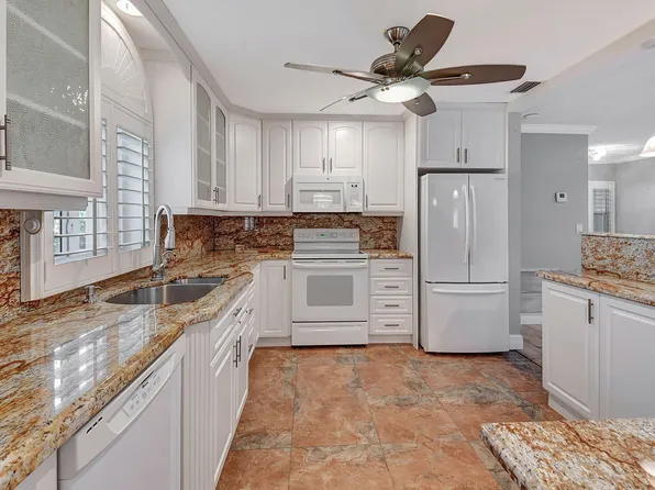5926 N Los Alamos Lane, Delray Beach, FL 33484