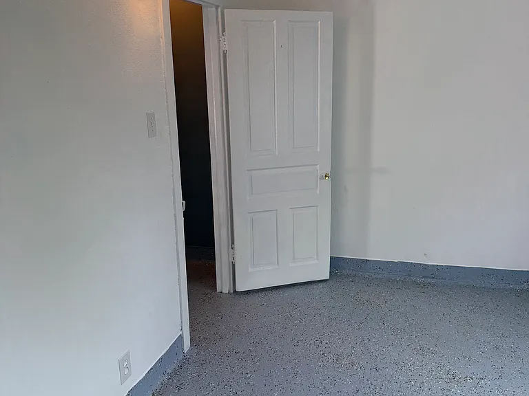 1238 Eckert Ave — Photo 2