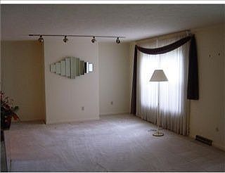 5th image of 137 Glenwood Dr