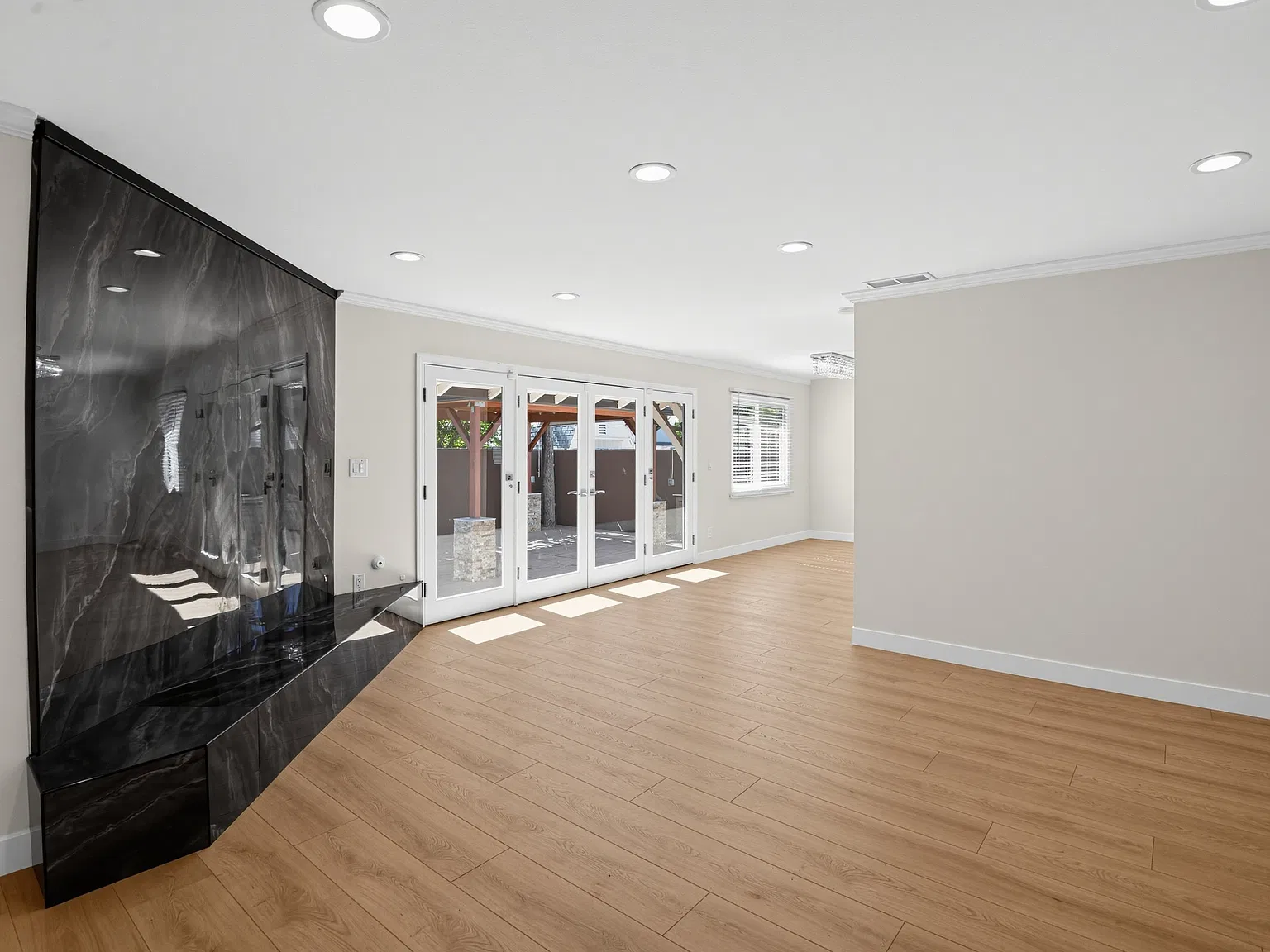 3 bed, 1590 sqft, $4,490 — Photo 4