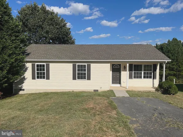 392 Grove Farm Ln, Martinsburg, WV 25404