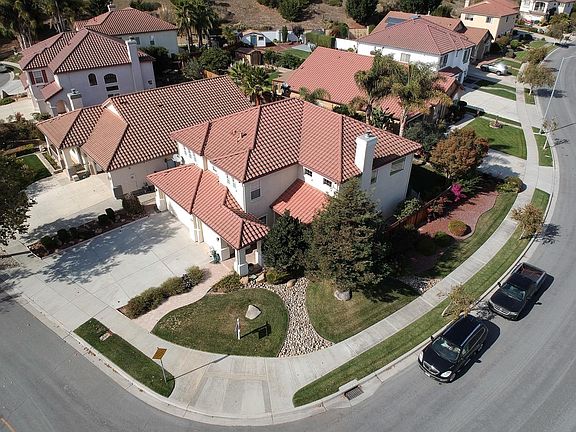5th image of 2 Stony Brook Cir