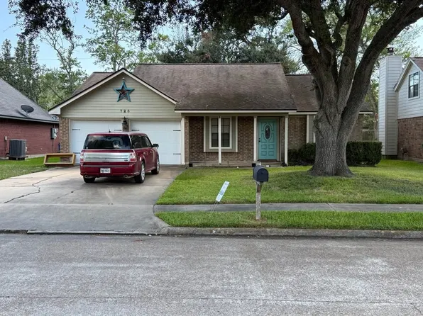 728 Manor Dr, Angleton, TX 77515