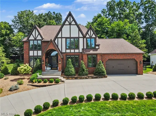 2835 Valley Dr, Cuyahoga Falls, OH 44223