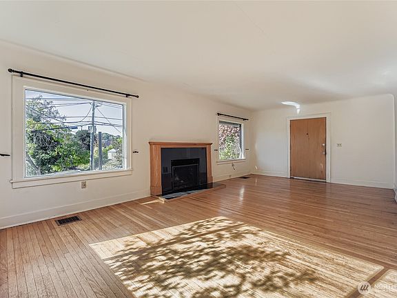 5th image of 2834 30th Avenue S