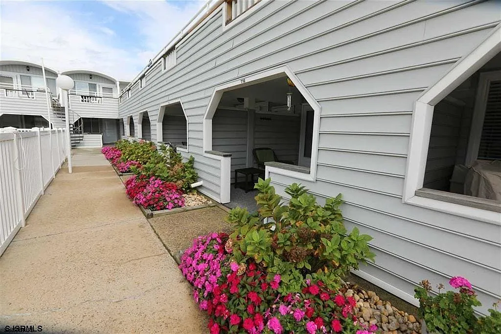 2 bed, 2.0 bath, $7,500 — Photo 2