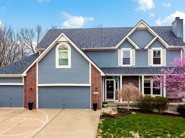 2832 SW Saddlewood Dr, Lees Summit, MO 64081