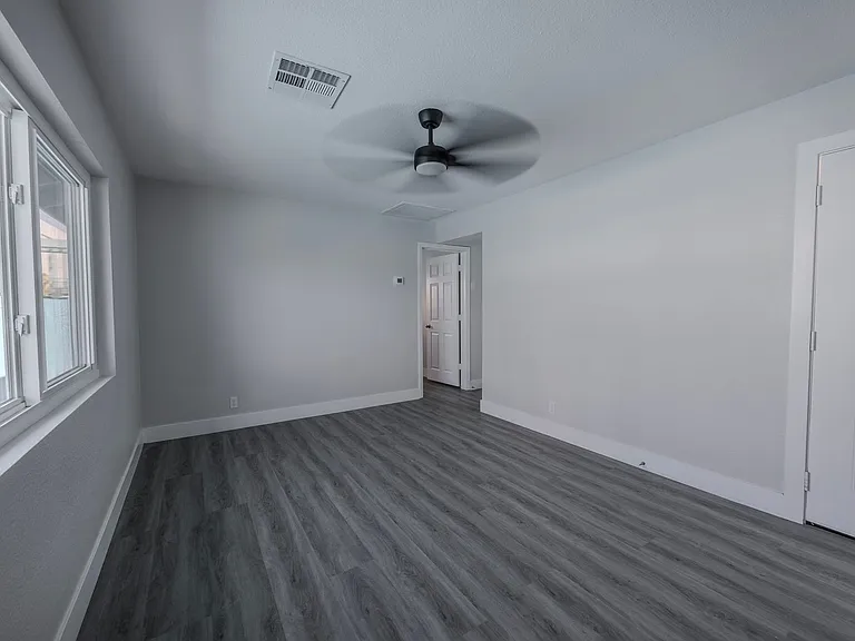1008 S 3rd St #4 — Photo 3