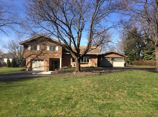2288 Shannondale Dr, Libertyville, IL 60048