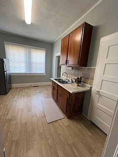 4th image of 1203 Goddard Ave