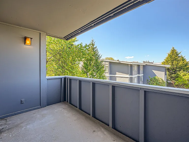 Sunset View Apartments — Photo 11