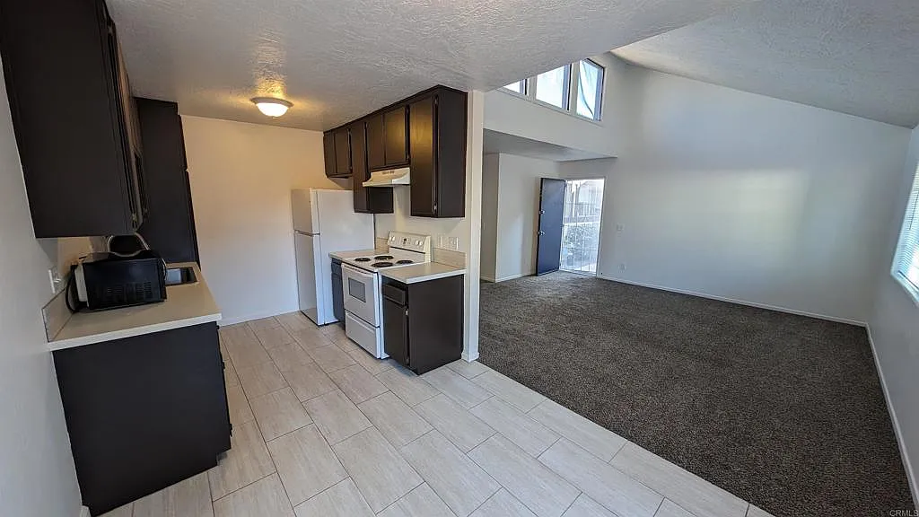 3 bed, 2.0 bath, 1400 sqft, $3,450 — Photo 2