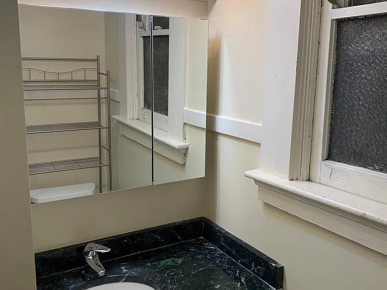 2415 Vine St #2 — Photo 21