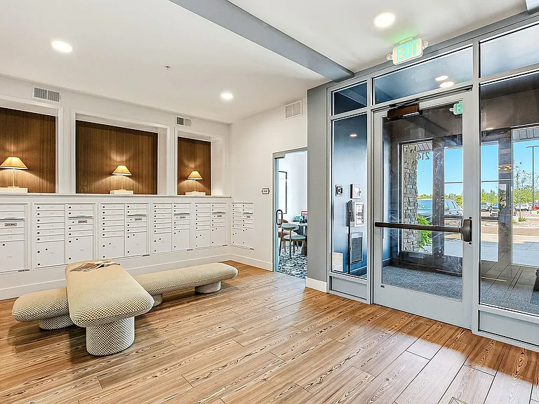 5-web-or-mls-21405-Dushane-Pkwy-05