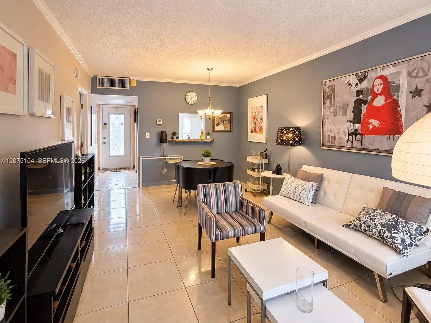 Quinsana Gardens Condo — Photo 2