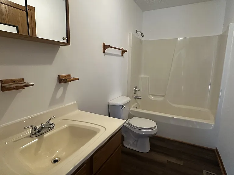 106 Sharon Dr #2 — Photo 2