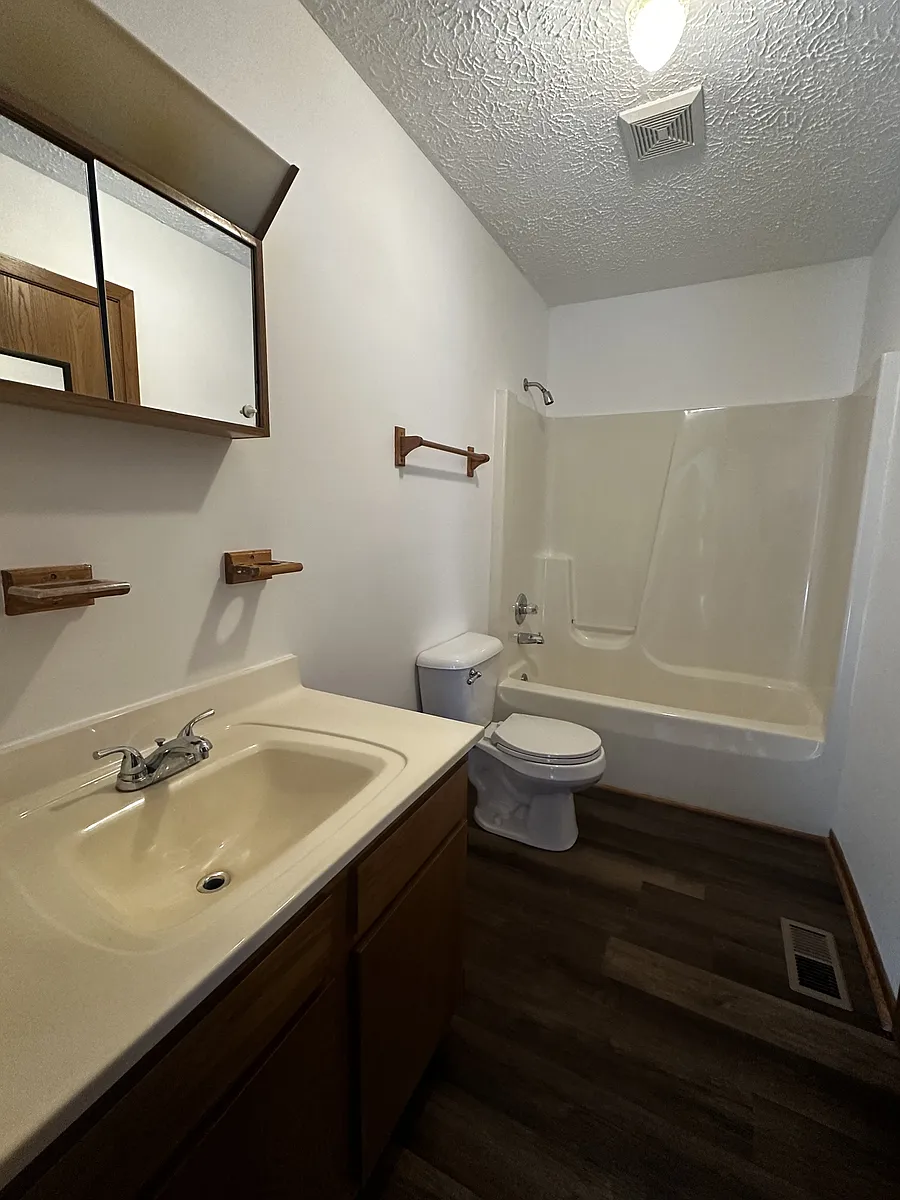 Building Photo - 106 Sharon Dr #2