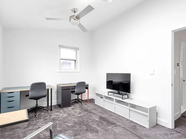 119 W 3rd St #B — Photo 18