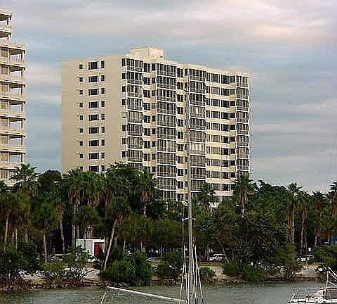 5th image of 555 S Gulfstream Ave Unit 101