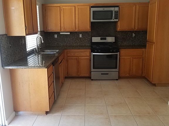 Upgraded Kitchen With Brand New Appliances
