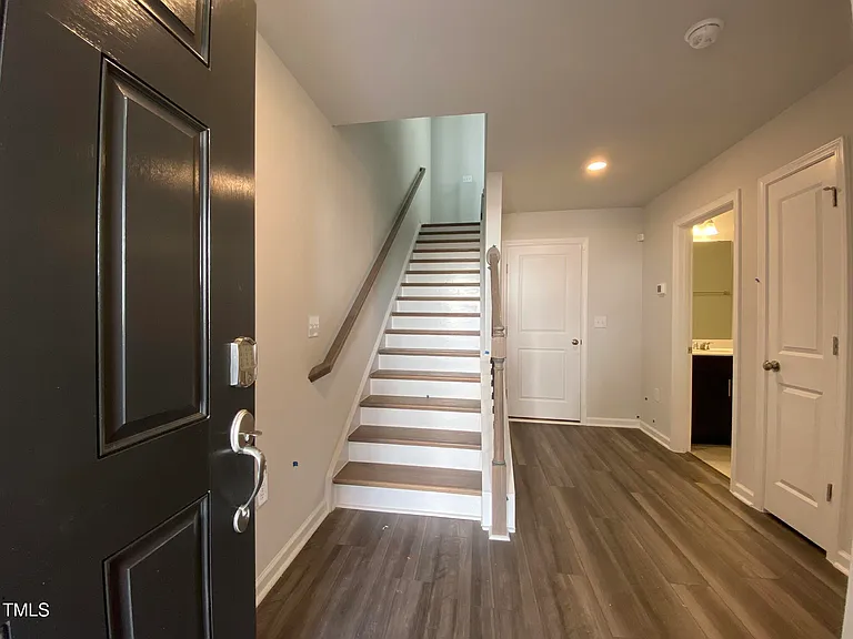 706 Gimari Dr — Photo 4