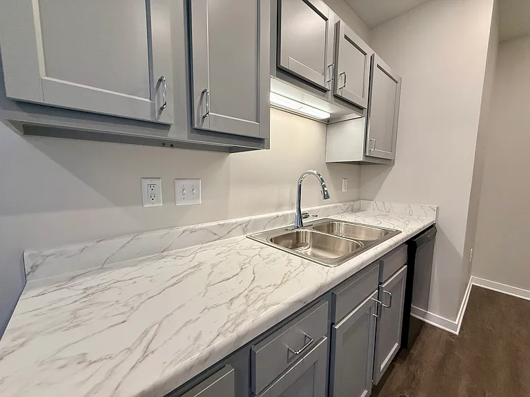 Sunrise Crossing Apartments — Photo 15