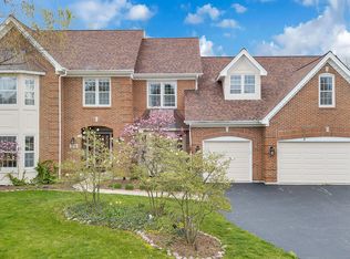 704 Burgess Hill Rd, Naperville, IL 60565