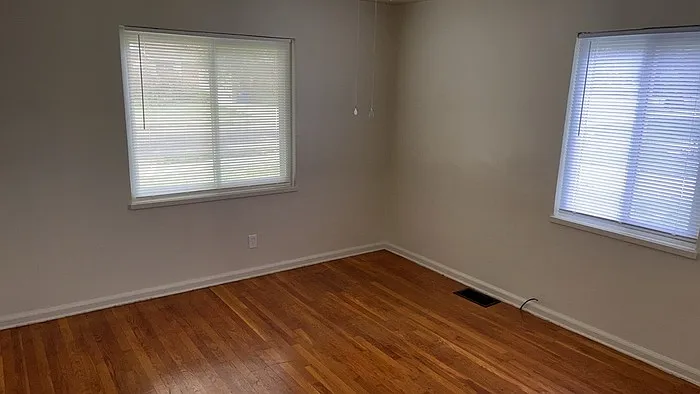 1076 Sherwood Dr — Photo 16