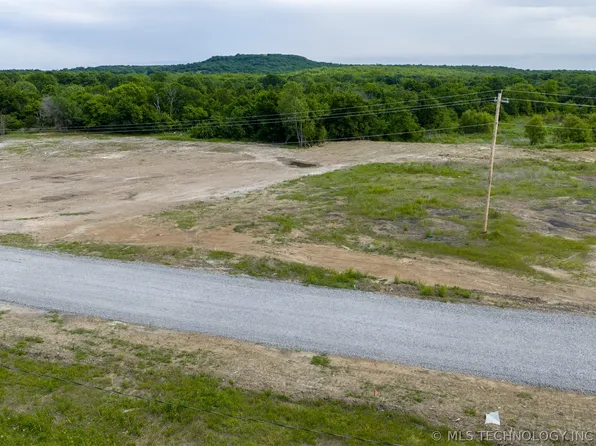 4 Highway 75, Henryetta, OK 74437