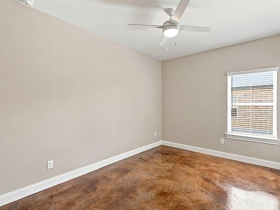 4th image of 2416 Sloan Cir #B