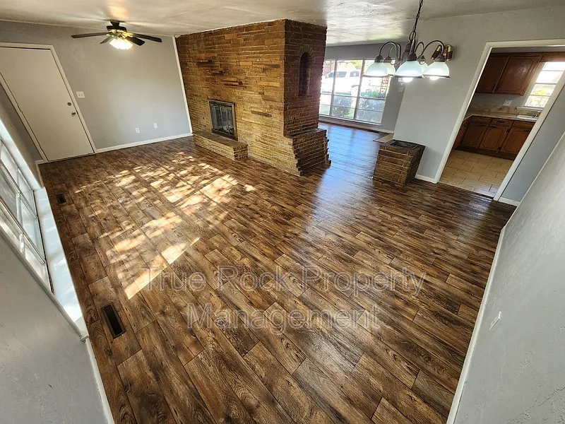 3 bed, 2.0 bath, $1,450 — Photo 3