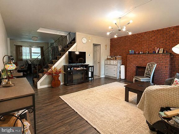 3rd image of 434 Homestead Rd