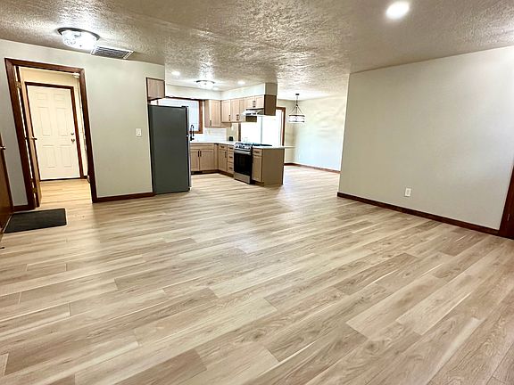 4th image of 60215 Cheyenne Rd