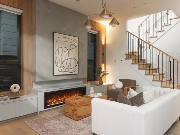 2684 Oxford St #1, Vancouver, BC V5K 1N3