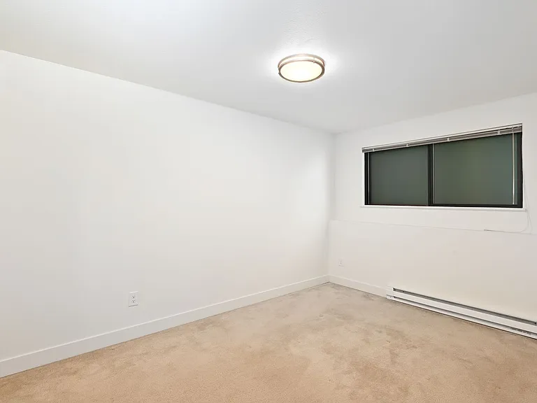 Westwind Apartments — Photo 12