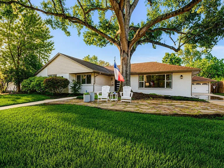 3711 Linkview Dr — Photo 1