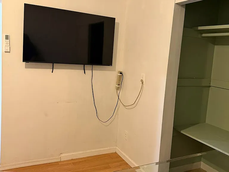 4625 Louise Ave #6 — Photo 10