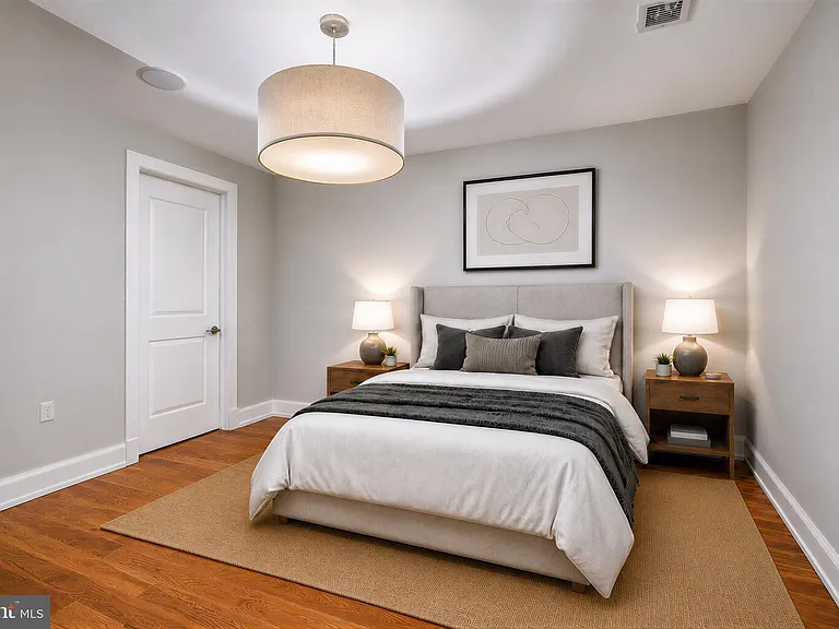 215 I St NE #103 — Photo 11