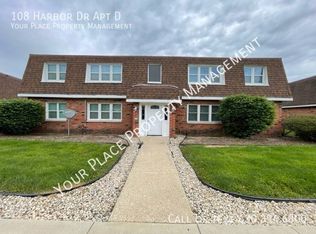 108 Harbor Dr APT D, Oswego, IL 60543
