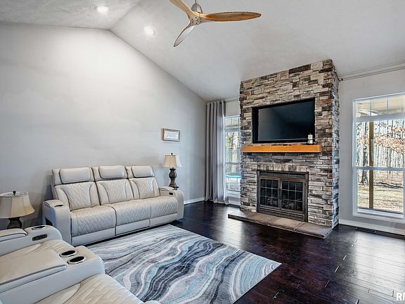 4th image of 1818 Calico Rd