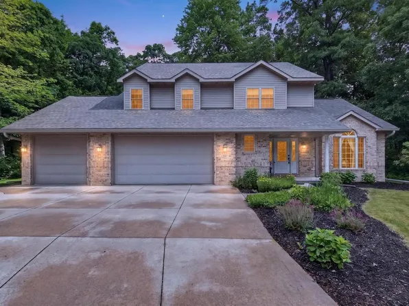 912 CHEROKEE COURT, Waupaca, WI 54981