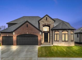 24021 Sawgrass Dr, Macomb, MI 48042