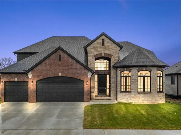 24021 Sawgrass Dr, Macomb, MI 48042