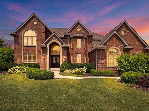 2nd image of 21588 Williamsburg Ct