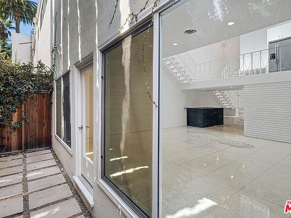 5th image of 764 N Doheny Dr #3
