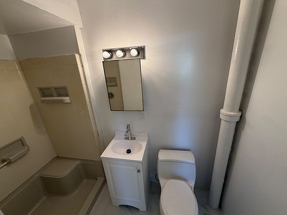 4th image of 361 Burger St